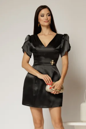 Rochie neagra scurta din tafta cu accesoriu auriu in talie