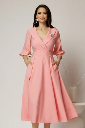 Rochie office de ocazie din stofa roz somon cu bust petrecut si rever