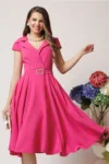 Rochie office din stofa fucsia cu catarama stralucitoare in talie