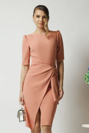 Rochie office din stofa roz piersica cu funda in talie