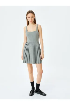 Rochie-sarafan plisata