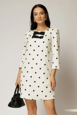 Rochie scurta alba cu buline cu croi drept si funde pe bust