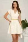 Rochie scurta alba din stofa in clos cu buline galbene si curea in talie
