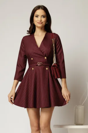 Rochie scurta bordo clos cu nasturi si decolteu petrecut