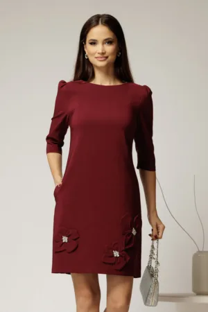 Rochie scurta bordo cu aplicatii florale elegante