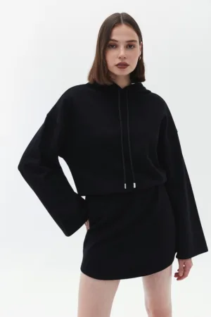 Rochie scurta cu maneci evazate si gluga