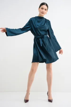 Rochie scurta cu maneci lungi si croiala lejera