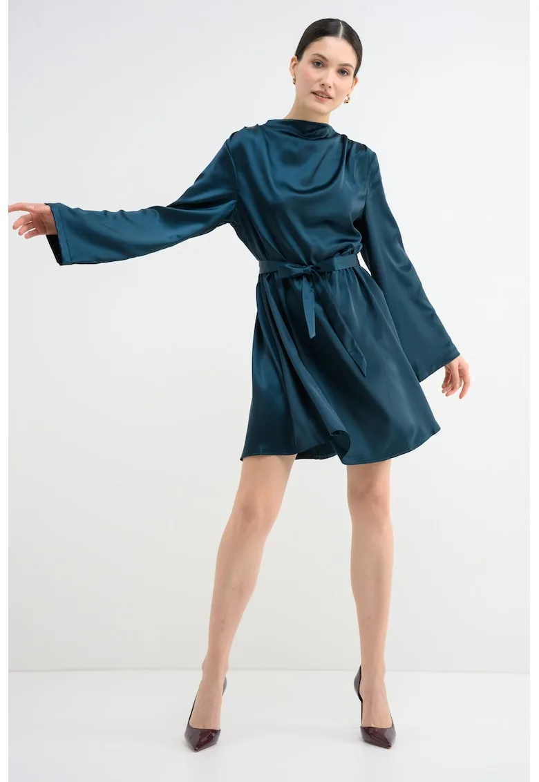 Rochie scurta cu maneci lungi si croiala lejera