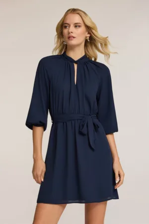 Rochie scurta cu maneci medii