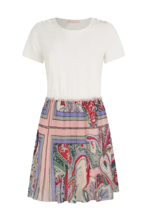 Rochie scurta cu model in partea de jos