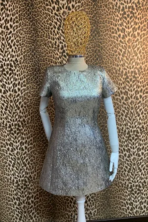 Rochie scurta din brocard cu croiala cambrata