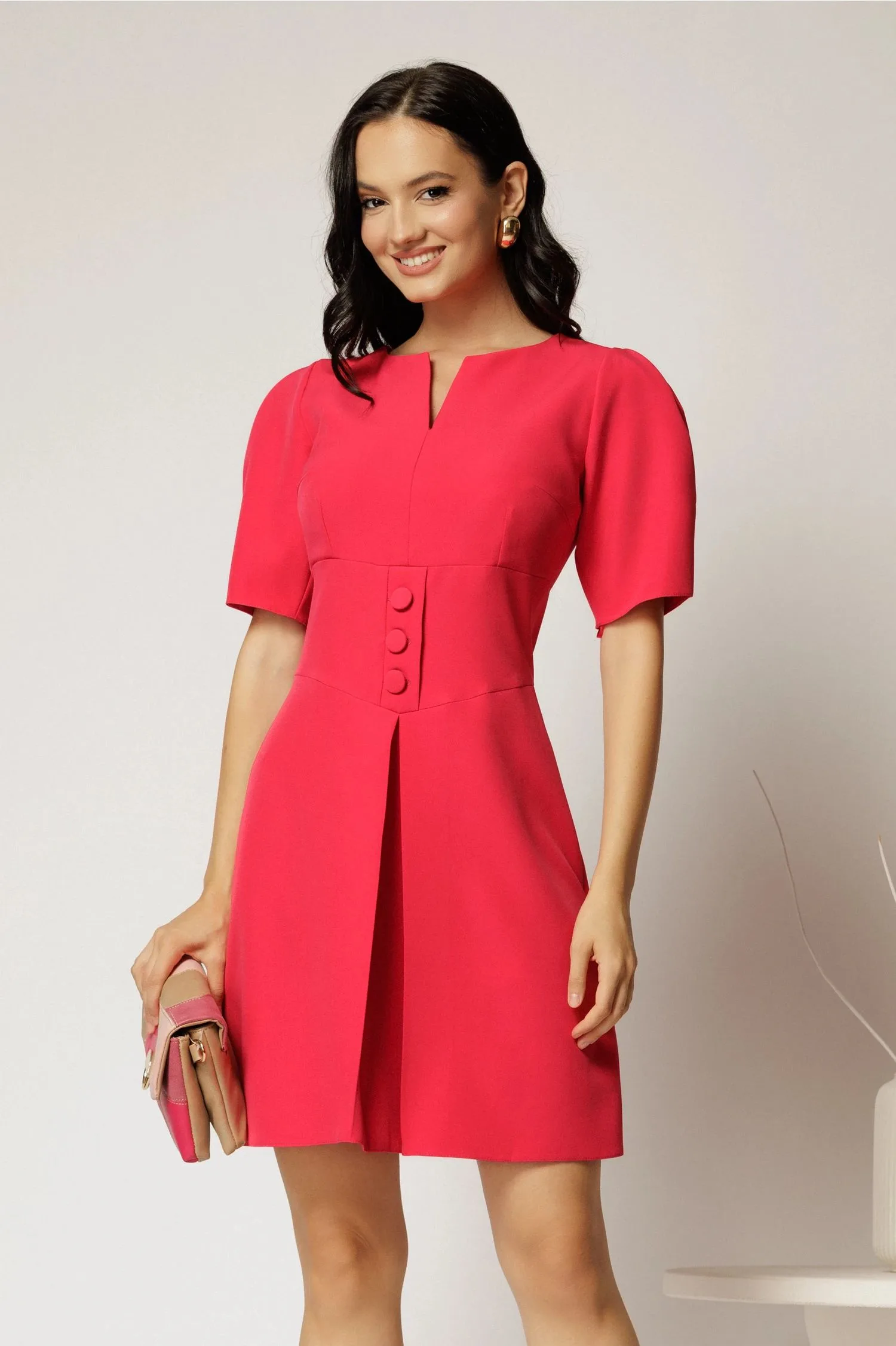 Rochie scurta fucsia cu pliu pe fusta si nasturi