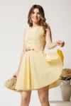 Rochie scurta galbena din bumbac clos cu pliuri pe bust si curea in talie