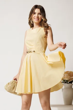 Rochie scurta galbena din bumbac clos cu pliuri pe bust si curea in talie