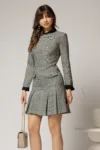 Rochie scurta gri cu carouri negre si pliuri pe fusta