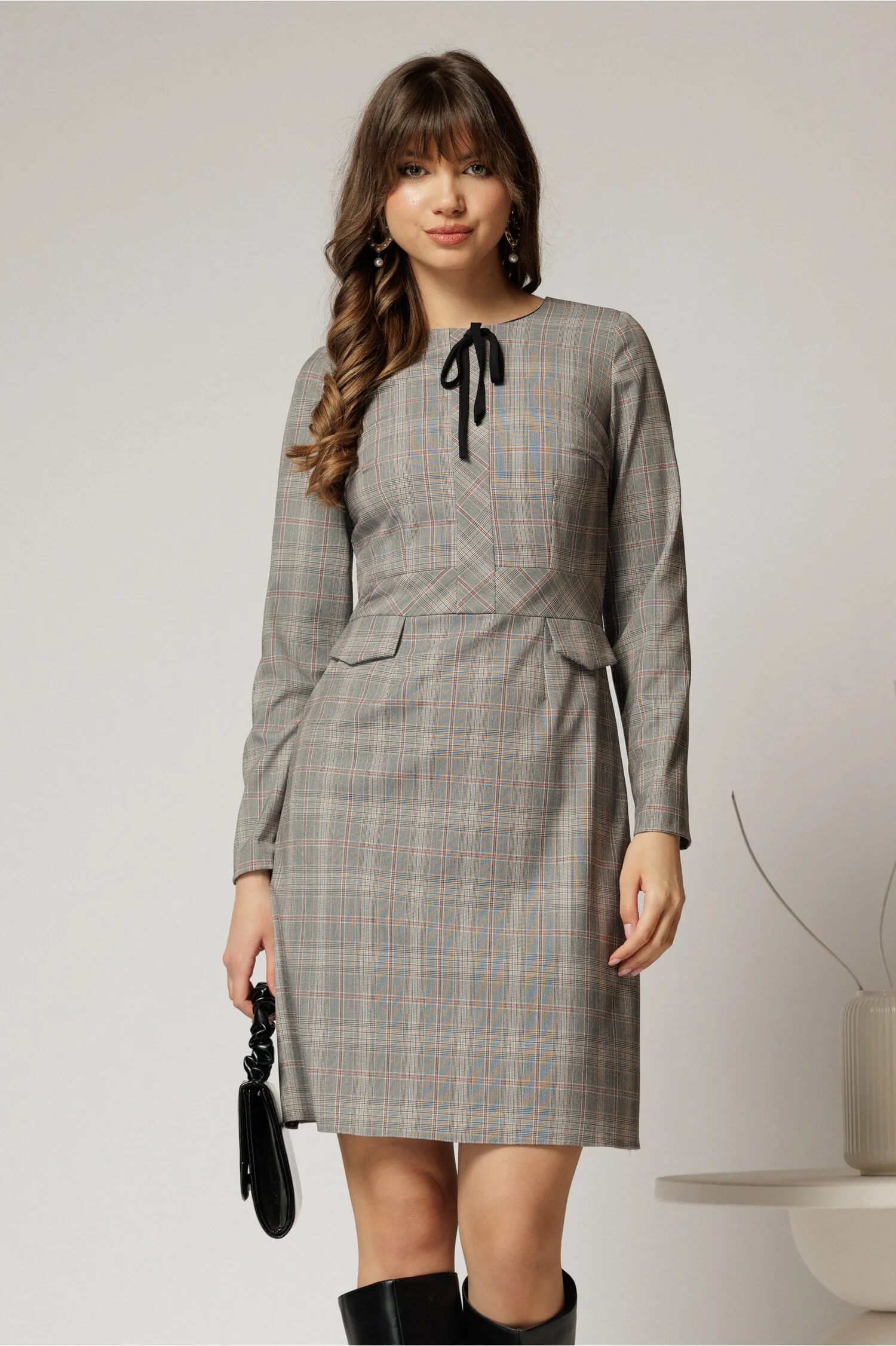 Rochie scurta gri cu carouri snur la guler si fusta tip A