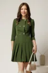Rochie scurta kaki cu nasturi pe bust si pliuri pe fusta