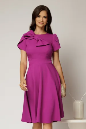 Rochie scurta magenta cu croi clos si funda ampla