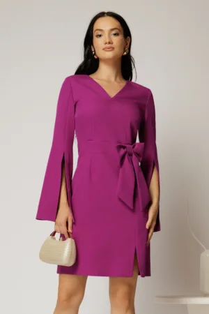 Rochie scurta magenta cu funda ampla in talie si maneci sparte