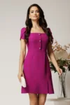 Rochie scurta magenta din stofa cu nasturi decorativi la bust
