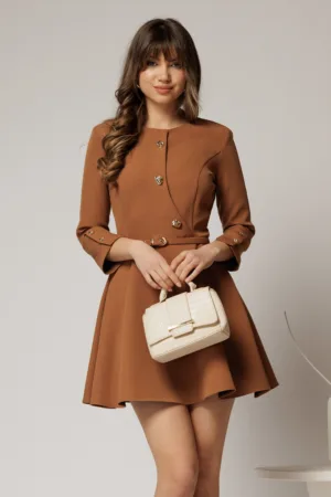 Rochie scurta maro din stofa in clos cu nasturi pe bust si curea in talie