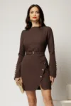Rochie scurta maro inchis cu maneci decupate si nasturi eleganti