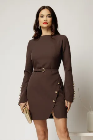 Rochie scurta maro inchis cu maneci decupate si nasturi eleganti