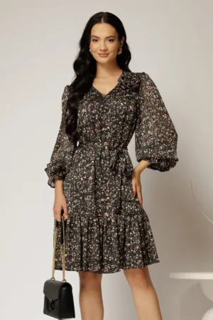 Rochie scurta neagra cu imprimeu lila si volanas la baza