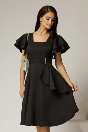 Rochie scurta neagra cu maneci scurte evazate si aplicatie pe talie