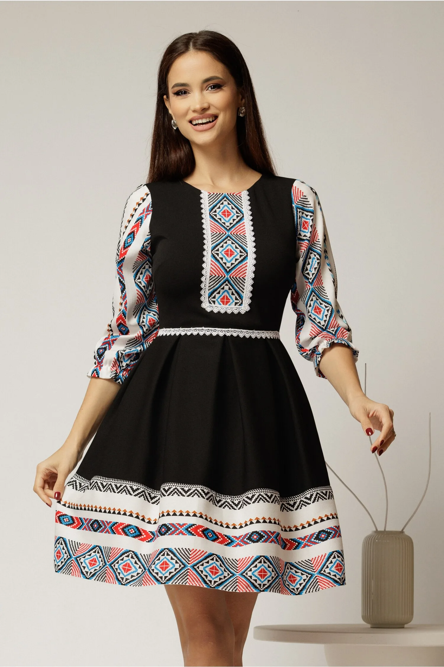 Rochie scurta neagra cu motive etno