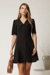 Rochie scurta neagra din stofa in clini cu nasturi si guler maxi