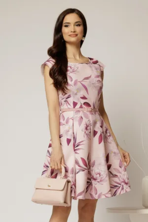 Rochie scurta roz in clos cu imprimeu floral mov si curea in talie