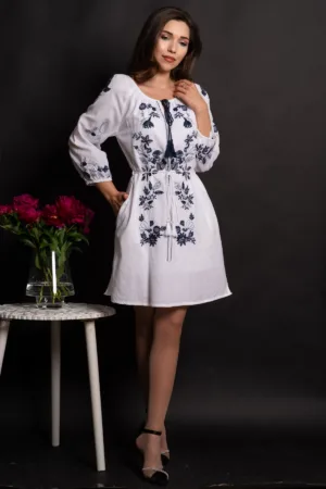 Rochie scurta traditionala din in Briseida cu broderie florala