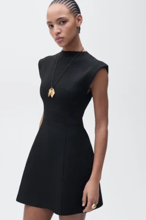 Rochie scurta tricotata si evazata