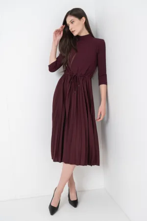 Rochie slim fit plisata din tricot
