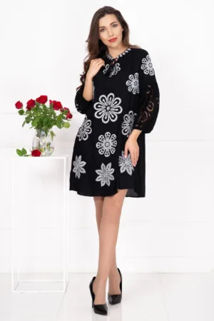 Rochie traditionala neagra Natasha cu flori brodate si maneci perforate