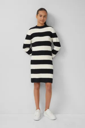 Rochie tricotata cu aspect pufos si dungi