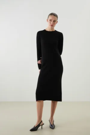 Rochie tricotata cu decolteu la baza gatului