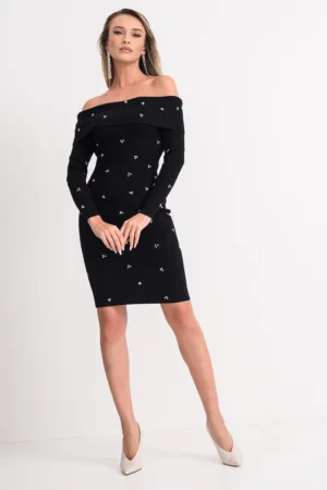 Rochie tricotata cu decolteu pe umeri si strasuri