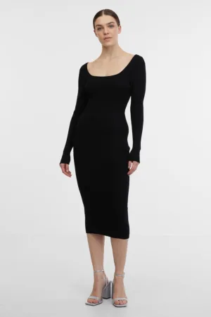 Rochie tricotata cu decupaje pe partea din spate