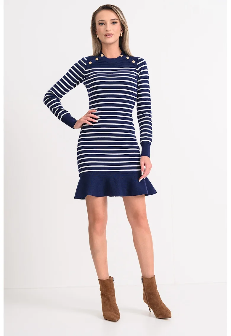 Rochie tricotata cu dungi si terminatie evazata