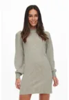 Rochie tricotata cu maneci bufante