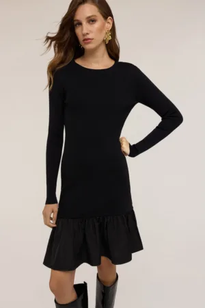 Rochie tricotata fin cu terminatie cu volane