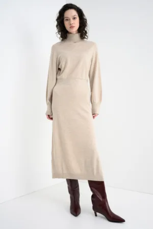 Rochie tricotata fin de lana cu guler inalt si slit lateral