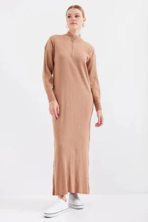 Rochie tricotata texturata - guler inalt - fermoar - maro - tricot -