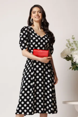 Rochie vaporoasa din viscoza neagra cu buline albe