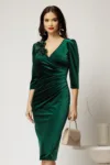 Rochie verde din catifea cu aplicatii florale si nasturi pe talie