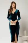 Rochie verde din catifea cu decolteu petrecut