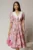Rochie DY Fashion midi din triplu voal cu print roz si guler ascutit si nasturi la maneci