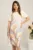 Rochie midi alba cu imprimeu gri si flori maro din stofa cu croi drept